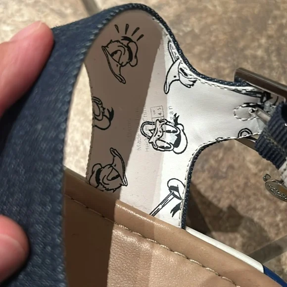 Spring Donald Duck sandals - Picture 4 of 9